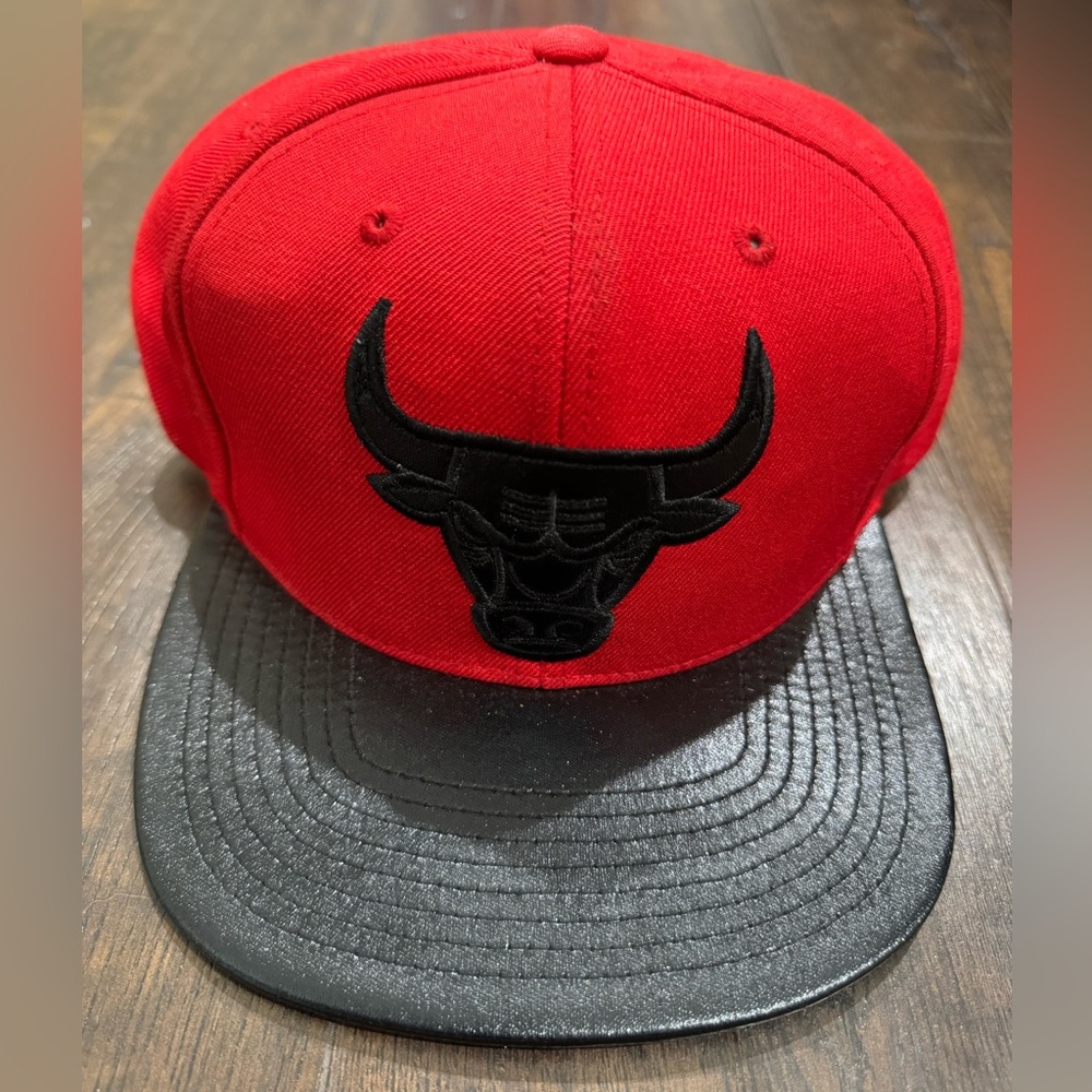 Mitchell & Ness Chicago Bulls SnapBack Hat Black Embroidered Logo Leather Brim